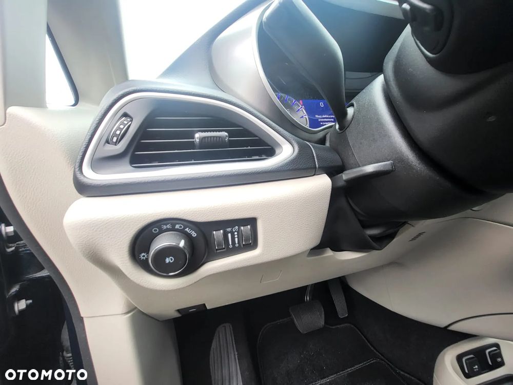 Chrysler Pacifica - 17