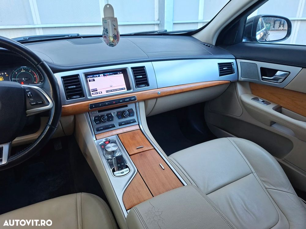 Jaguar XF 2.2D - 6