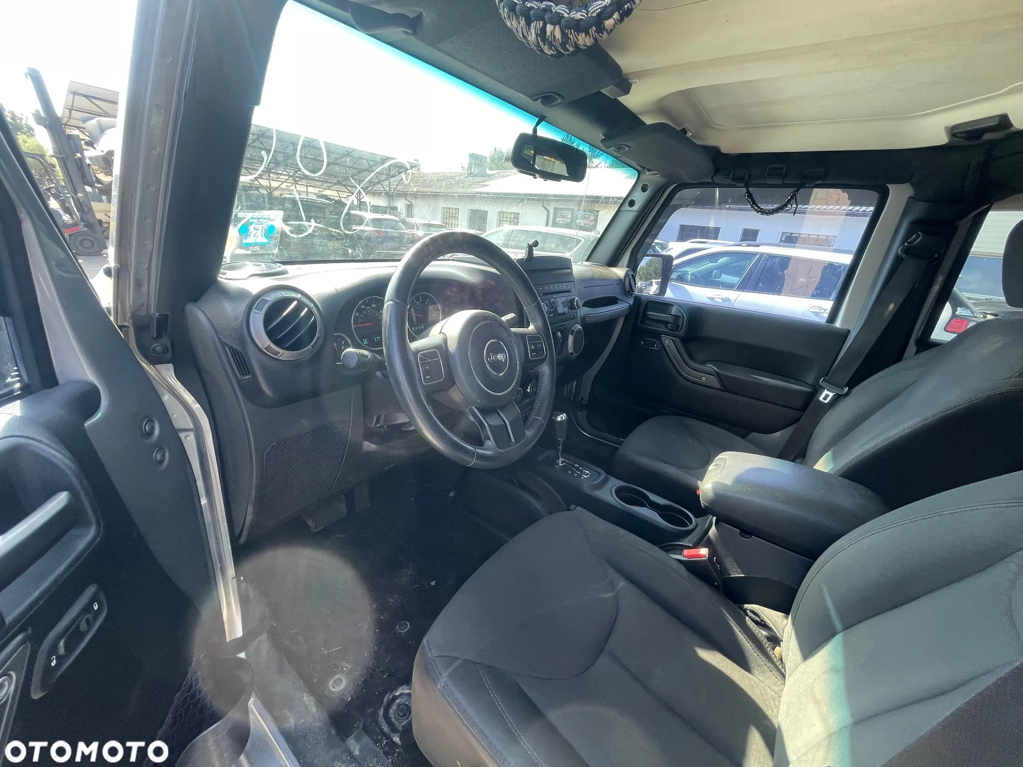 Jeep Wrangler - 12
