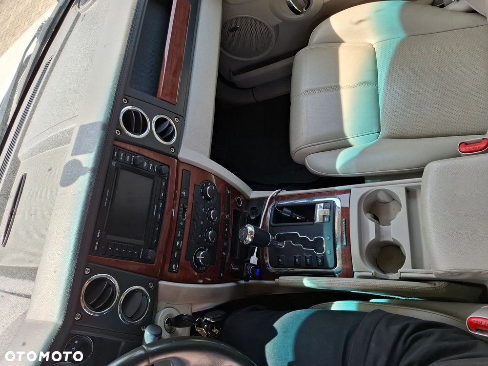 Jeep Commander 5.7 V8 Limited - 26