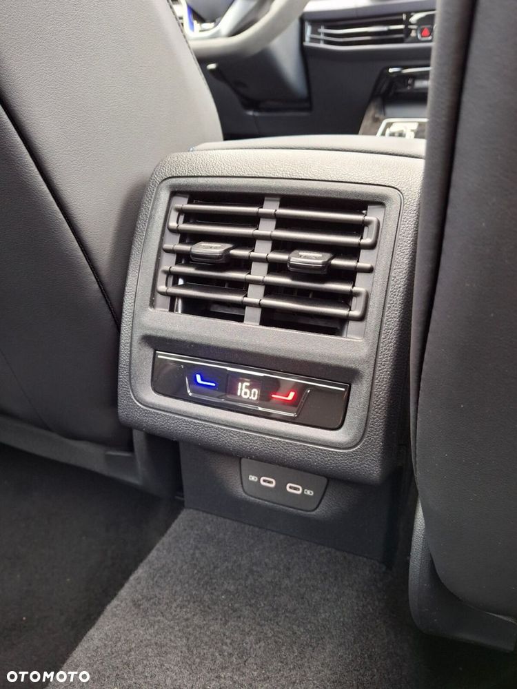 Volkswagen Golf Variant 2.0 TSI 4Motion R - 35