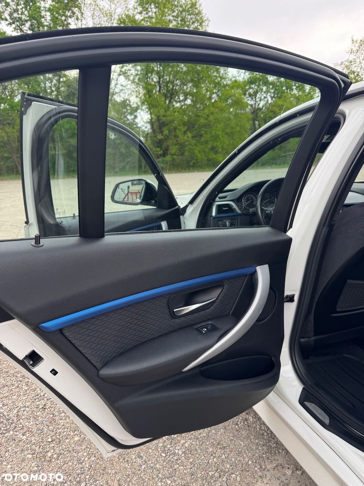 BMW Seria 3 318i - 21
