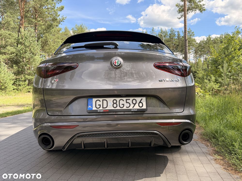 Alfa Romeo Stelvio - 8