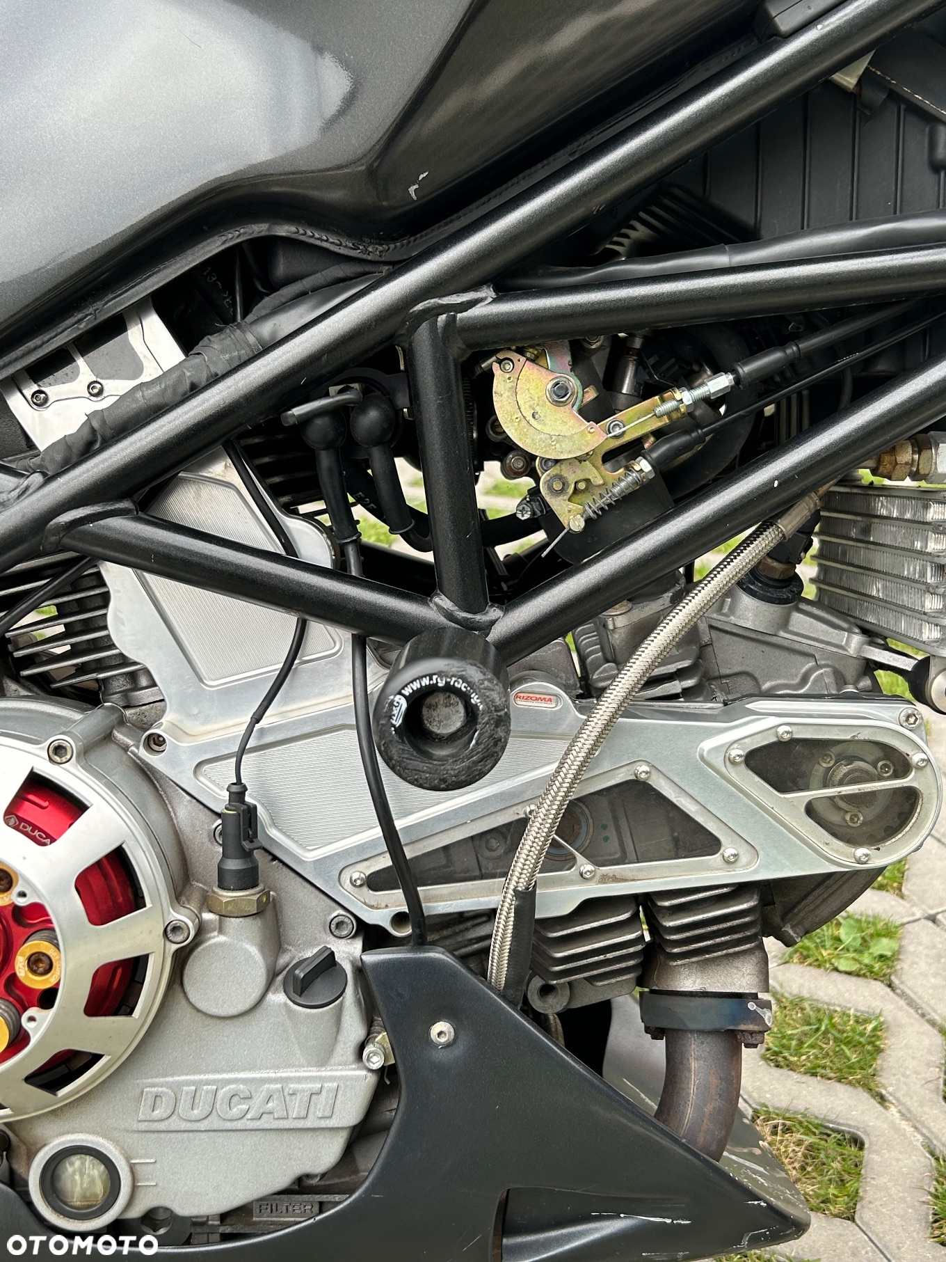 Ducati 900 - 8