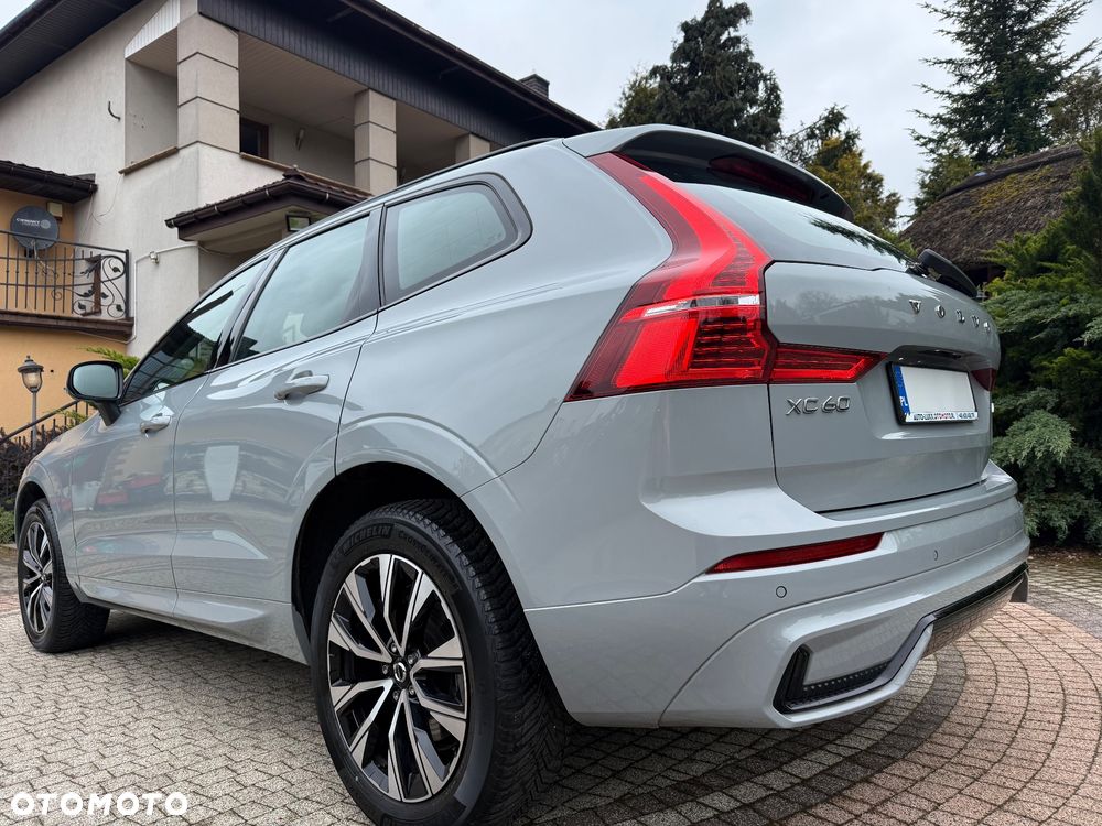 Volvo XC 60 B4 D Plus Dark - 19