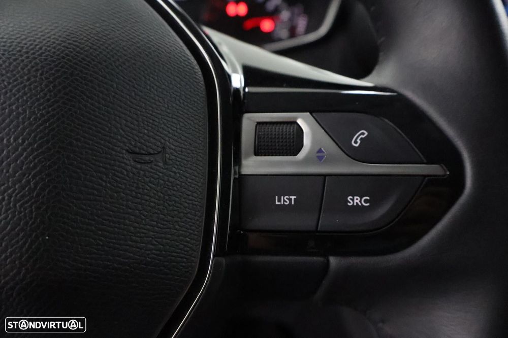 Peugeot 208 1.2 PureTech Allure - 18