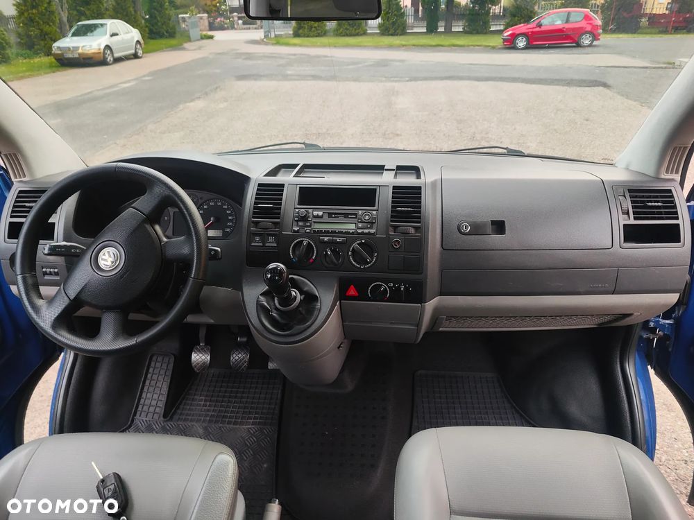 Volkswagen Caravelle - 22