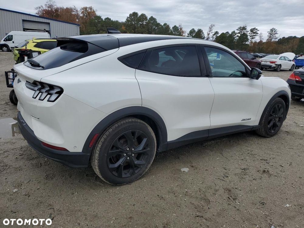 Ford Mustang Mach-E - 4