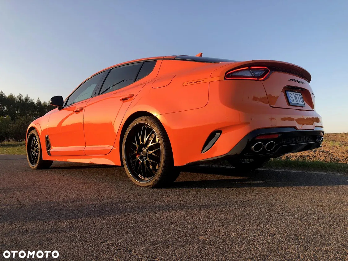 Kia Stinger - 12