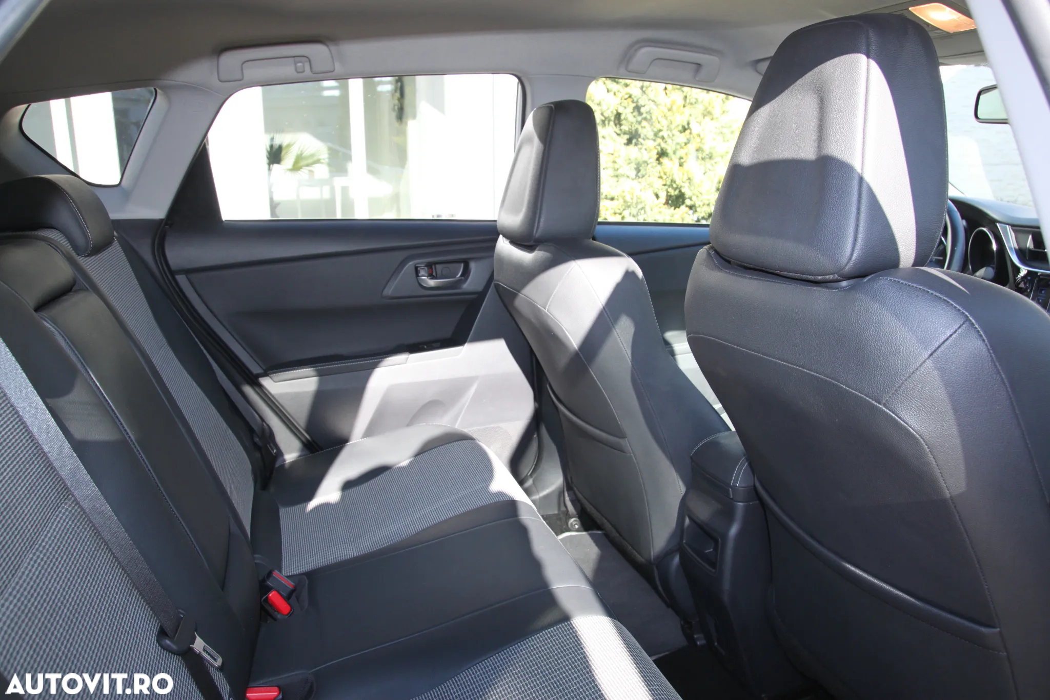 Toyota Auris 1.8 L VVT-i HSD Sol + - 36