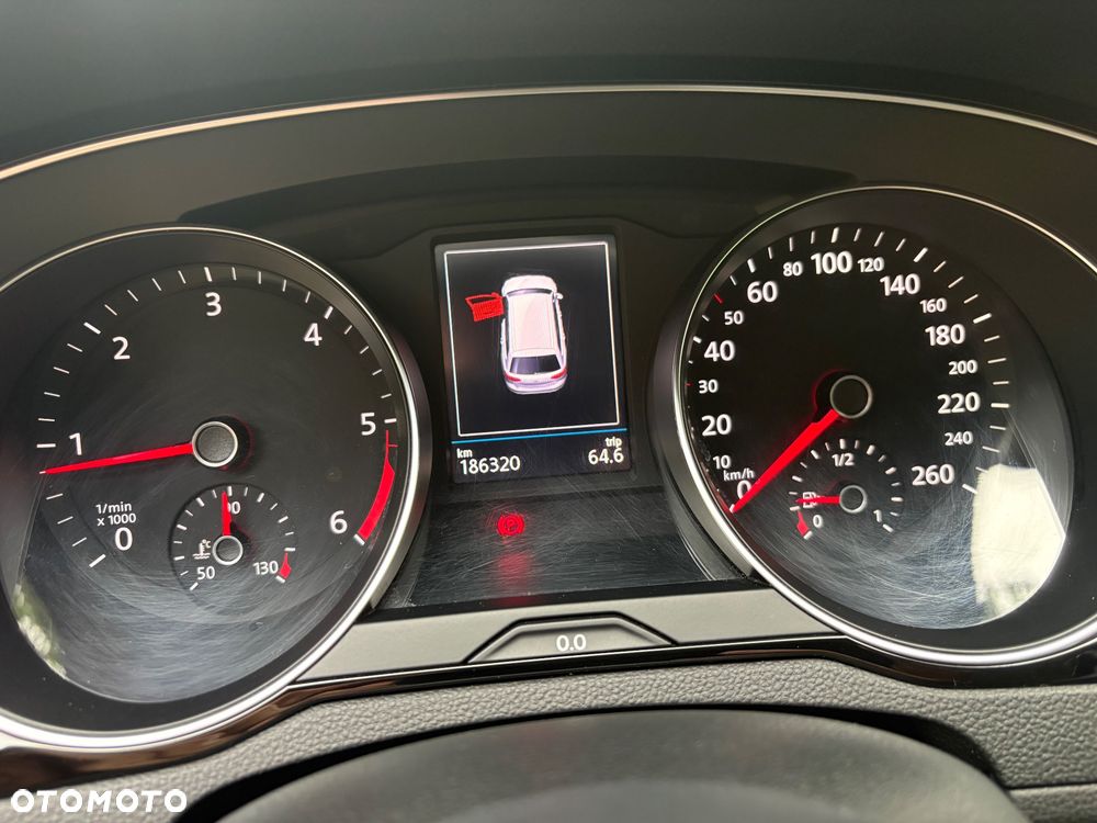 Volkswagen Passat - 12