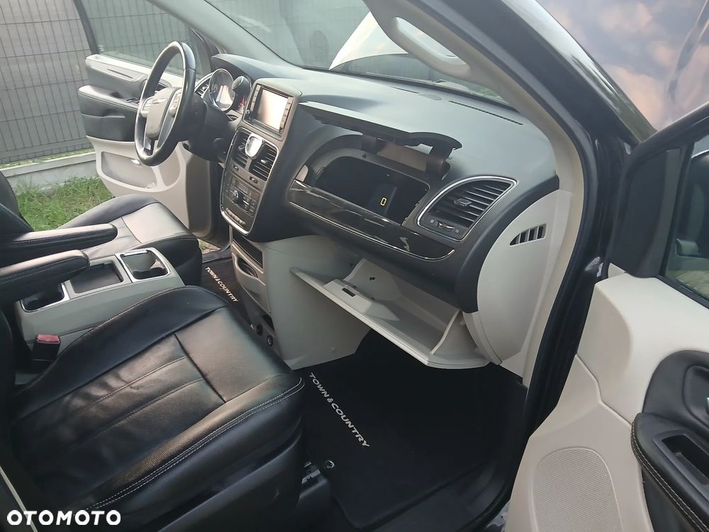 Chrysler Town & Country 3.6 Limited - 20