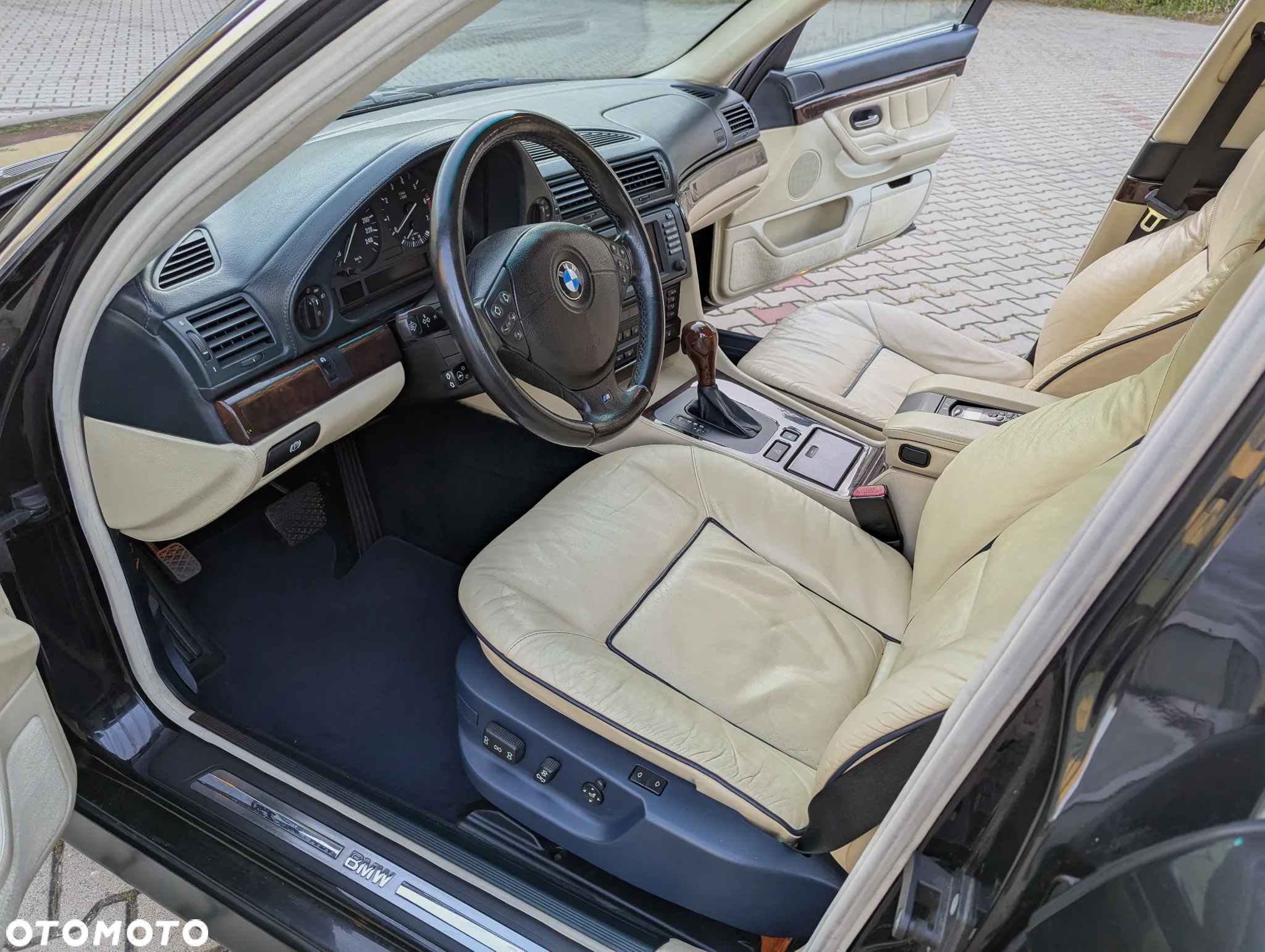 BMW Seria 7 750i - 5
