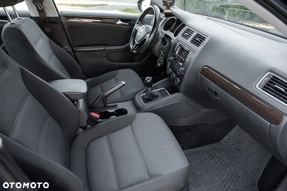 Volkswagen Jetta 2017 photo 2