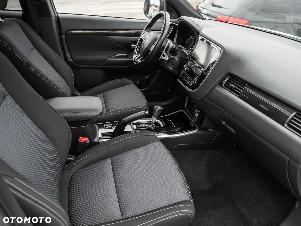 Mitsubishi Outlander - 33