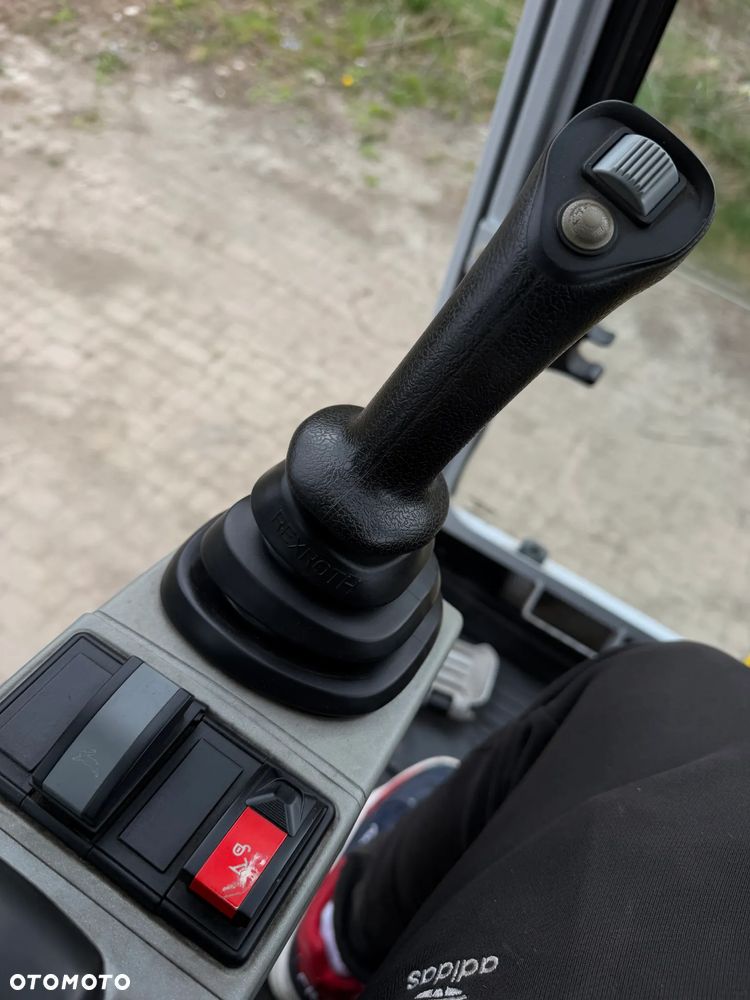 Wacker Neuson EZ53 Koparka Gąsienicowa 5,5 Tony. 2020 rok. 1772 mtg. Jak Nówka z salonu! ani deka luzów czy wycieków! Pochodzi z Gospodarstwa Norweskiego! Aktualne serwisy DEKRA BMWT 2027r. 2 łyżki. Silnik PERKINS 4 cyl. 52km. Maszyna Full wypasiona! Bogata wersja Norweska! Klima. Szybkozłącze Hydrauliczne. OKAZJA. Pełny Oryginał historia do sprawdzenia w Wacker autoryzowany! 4 sekcje Hydrauliczne. Po serwisach eksploatacyjnych. Ani Deka luzów i wycieków - 33