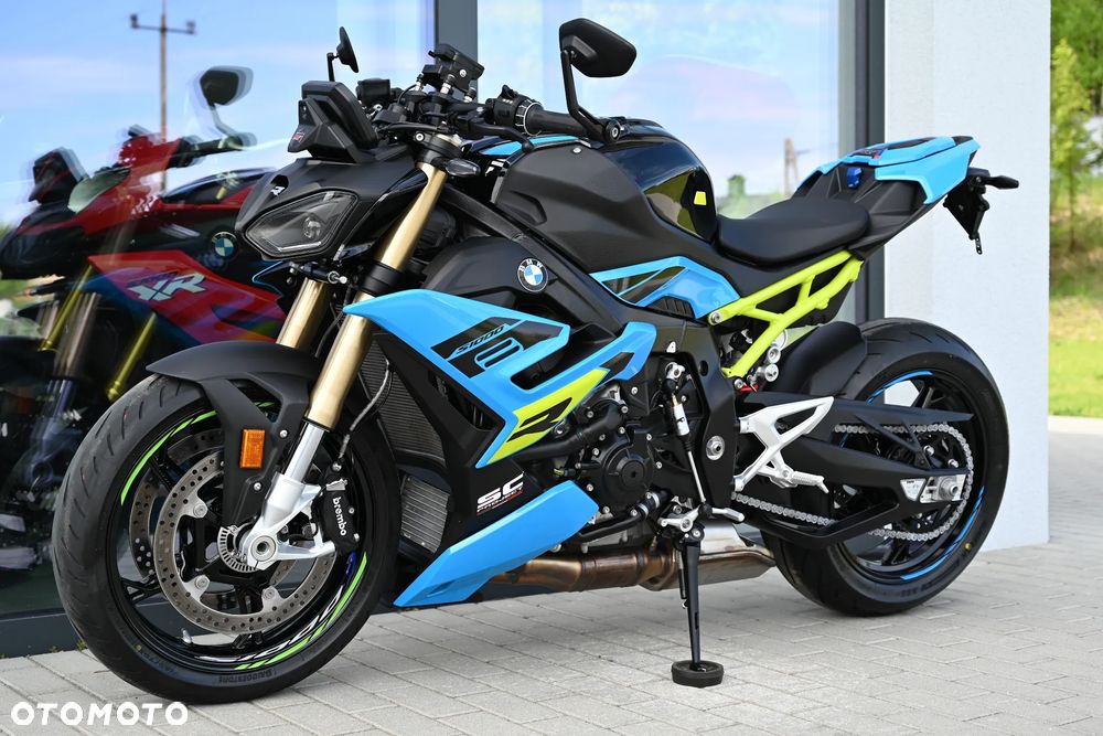 BMW S - 4