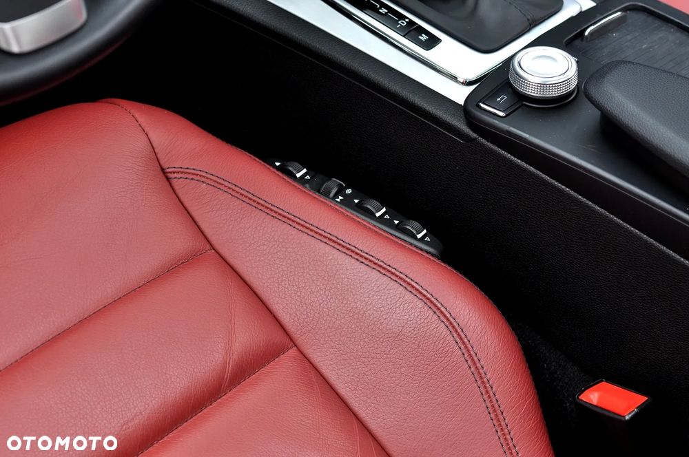 Mercedes-Benz Klasa E 350 CGI BlueEFFICIENCY 7G-TRONIC Avantgarde - 27