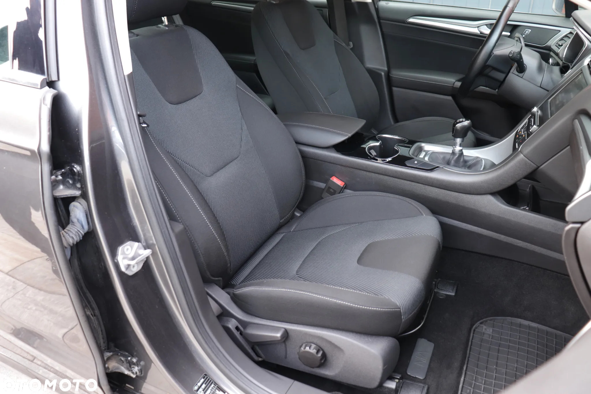 Ford Mondeo 2.0 TDCi Titanium - 32