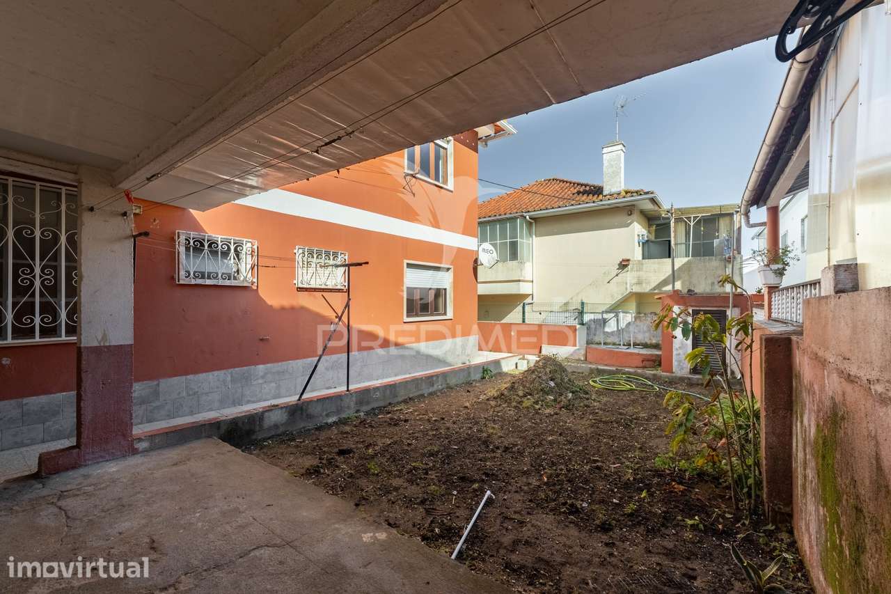 Oportunidade - Moradia bifamiliar, com logradouro + Terreno - Grande imagem: 4/38