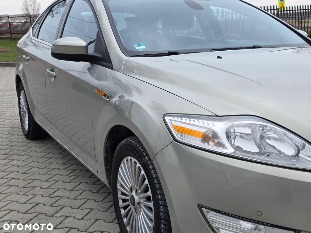 Ford Mondeo 2.3 Ghia - 10