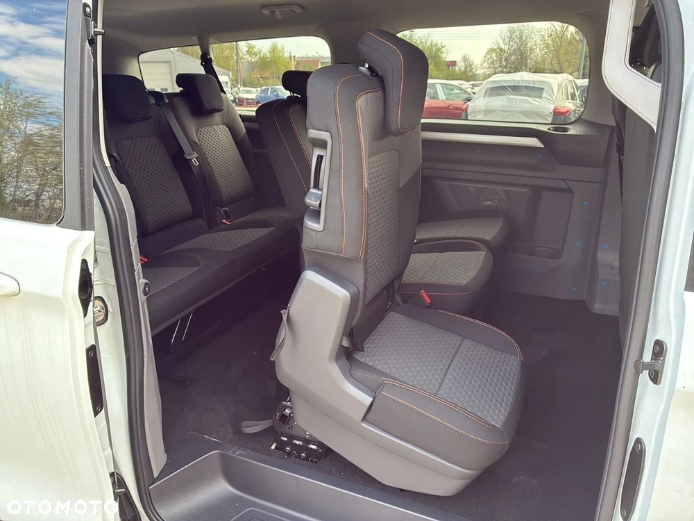 Volkswagen Caravelle - 18