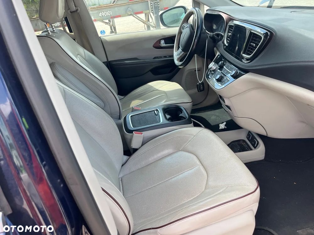 Chrysler Pacifica - 3