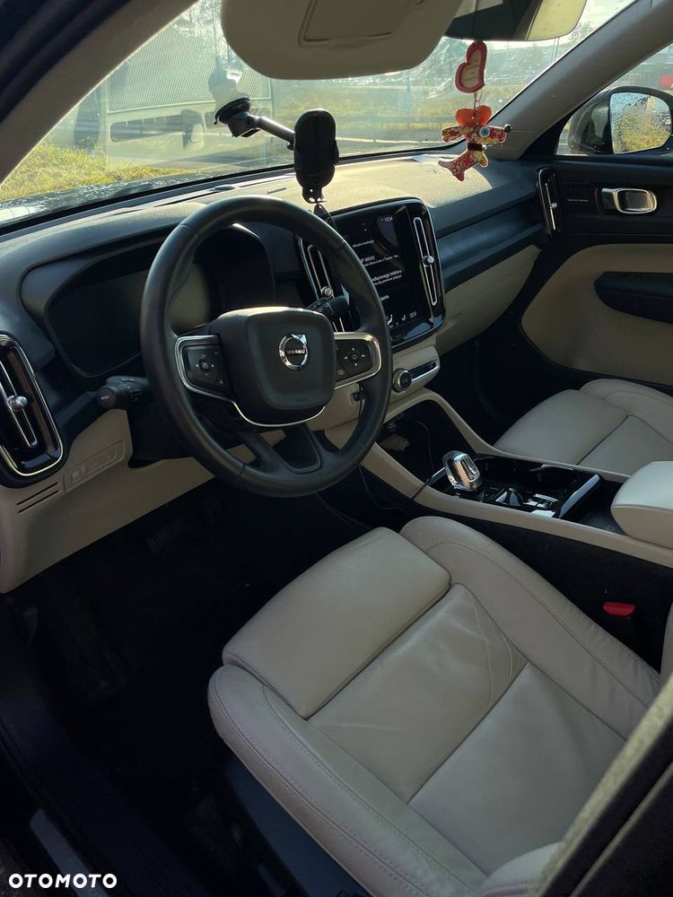 Volvo XC 40 T5 Plug-In Hybrid Plus Dark - 4