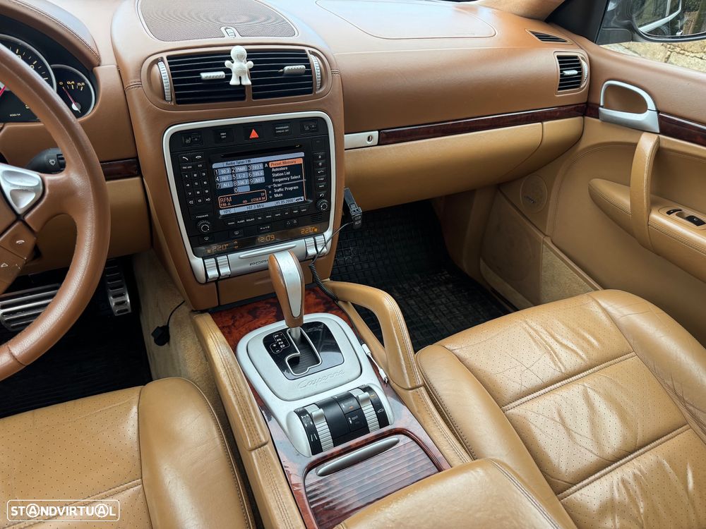 Porsche Cayenne Turbo - 24