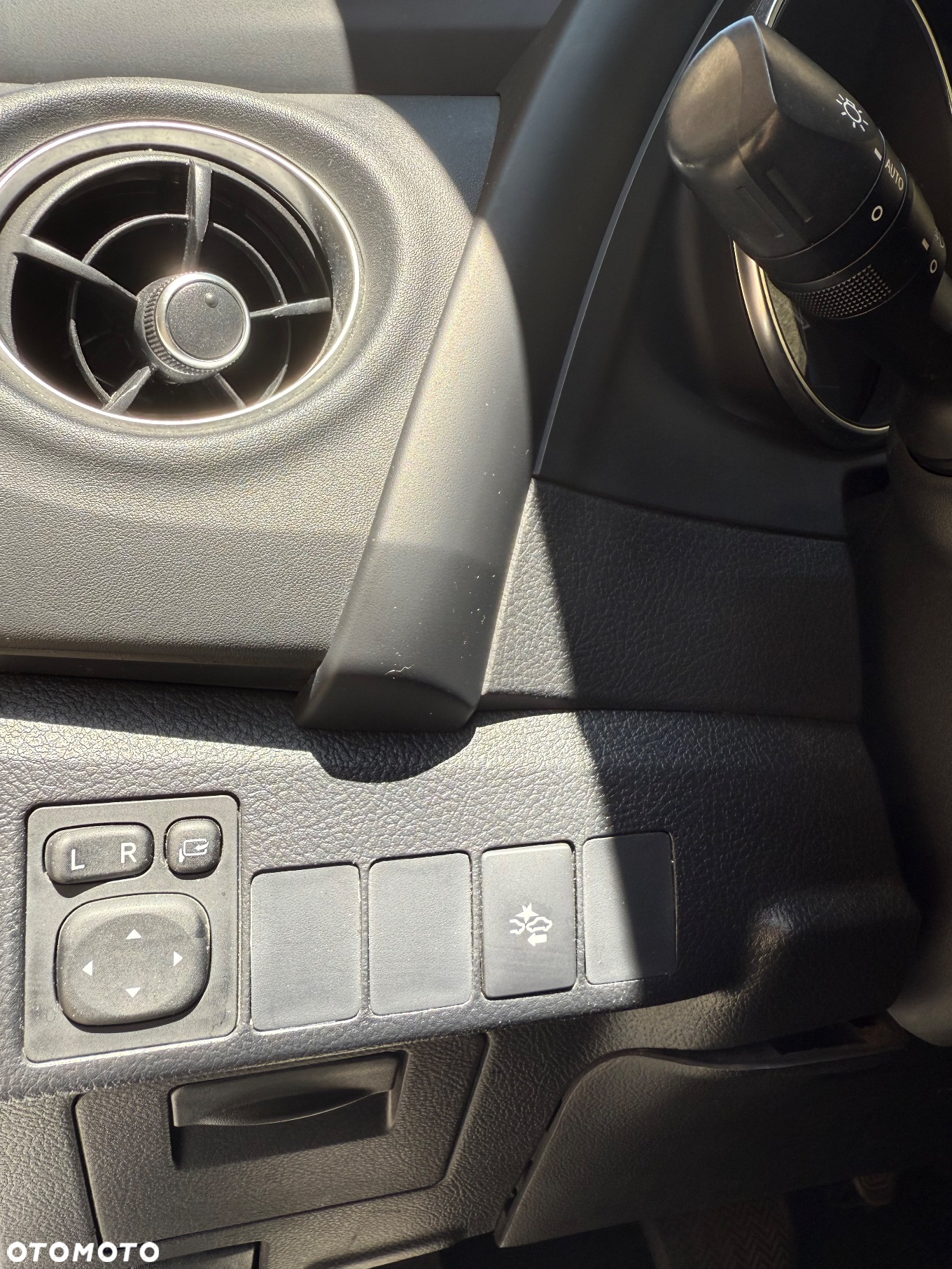 Toyota Auris 1.8 VVT-i Hybrid Automatik Edition-S - 17