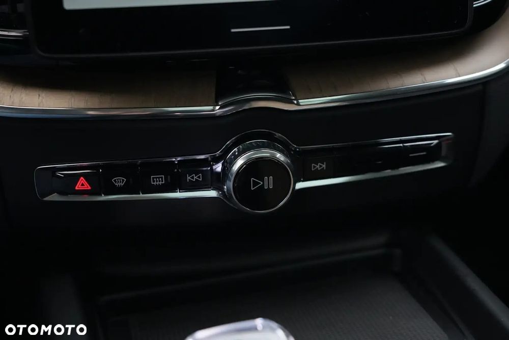 Volvo XC 60 T6 Plug-In Hybrid AWD Ultra Dark - 10