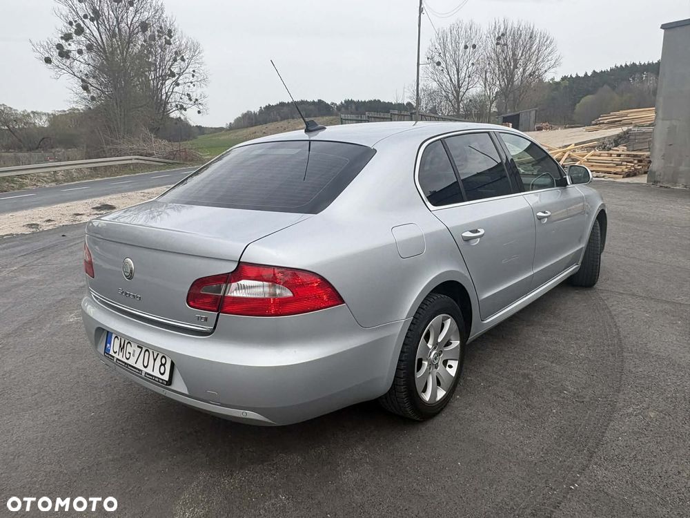Skoda Superb 2.0 TDI Ambition DSG - 13