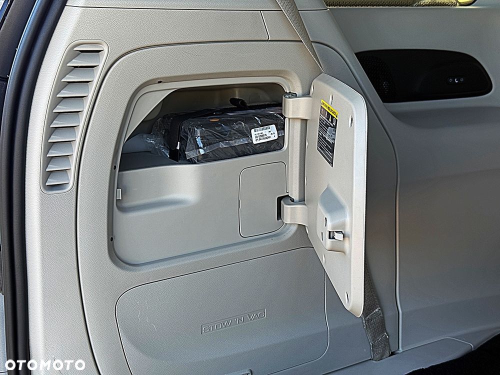 Chrysler Pacifica - 22