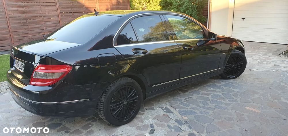 Mercedes-Benz Klasa C 180 CGI Automatik BlueEFFICIENCY Avantgarde - 12