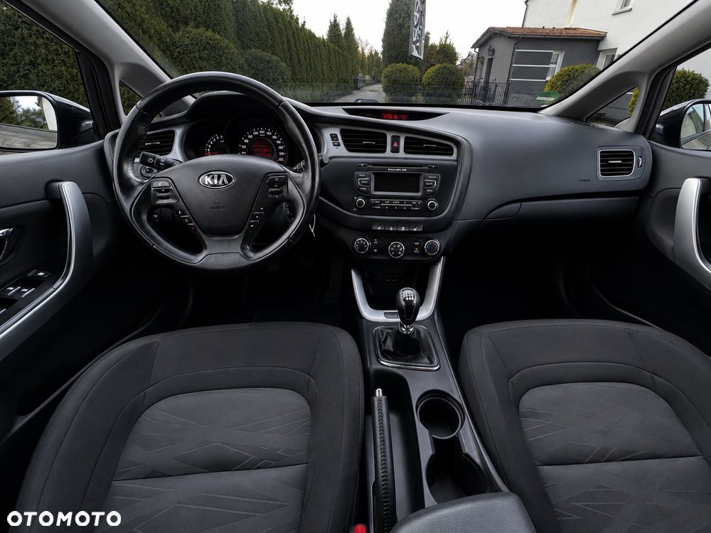 Kia Ceed 1.6 GDI ISG Dream-Team Edition - 14