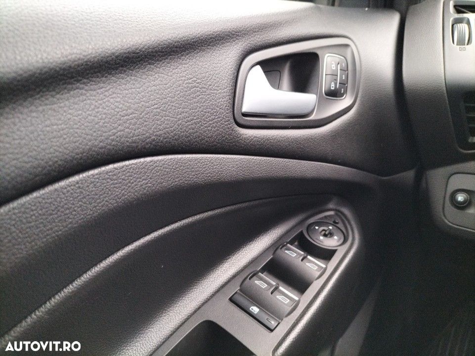 Ford Kuga - 12