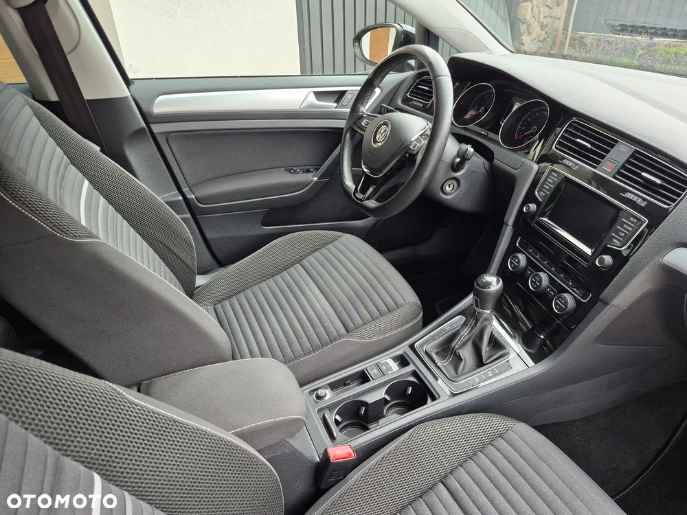 Volkswagen Golf - 23