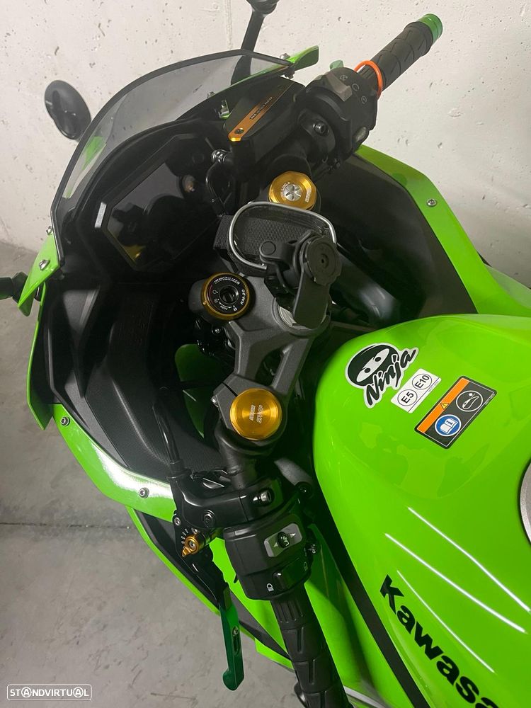 Kawasaki ZX 4RR - 10