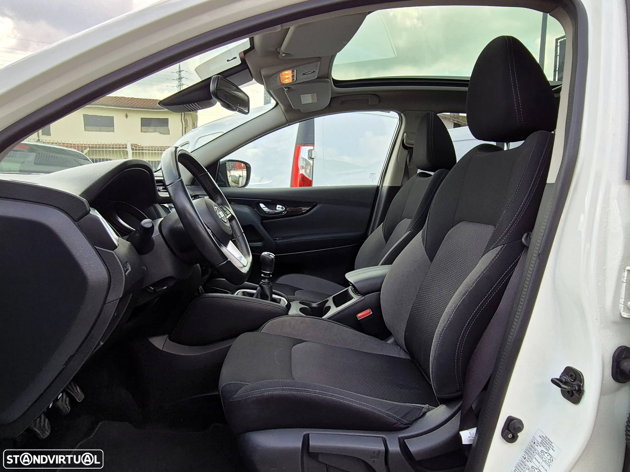 Nissan Qashqai 1.5 dCi N-Connecta J18 - 6