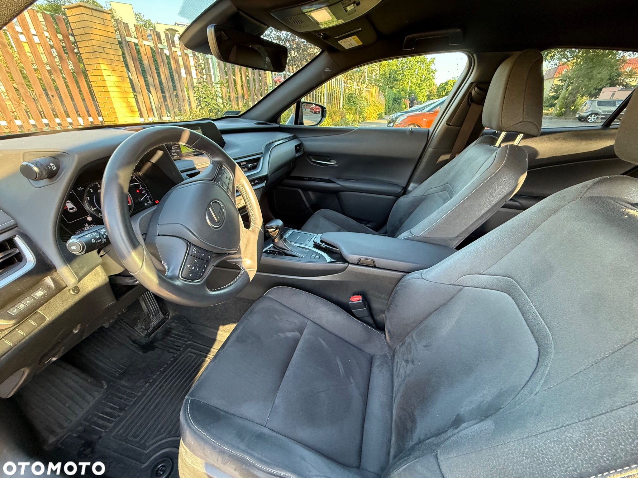 Lexus UX - 10