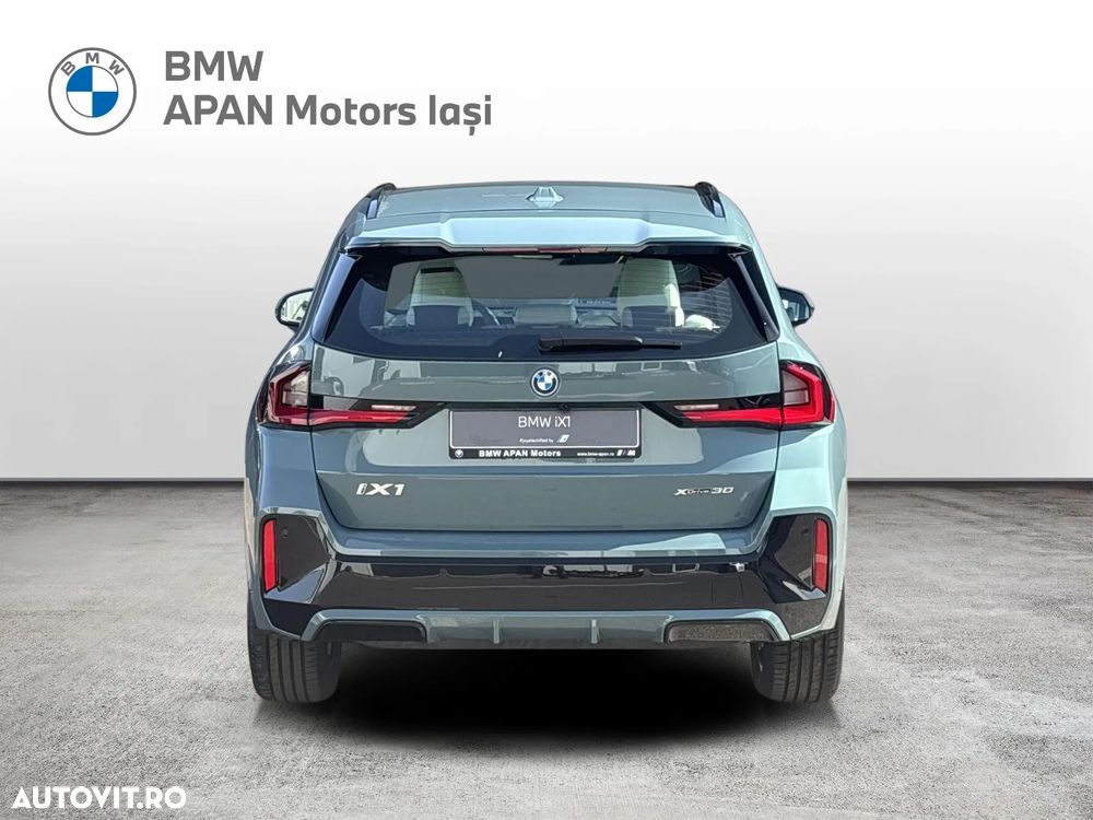 BMW iX1 xDrive30 M Sportpaket - 6