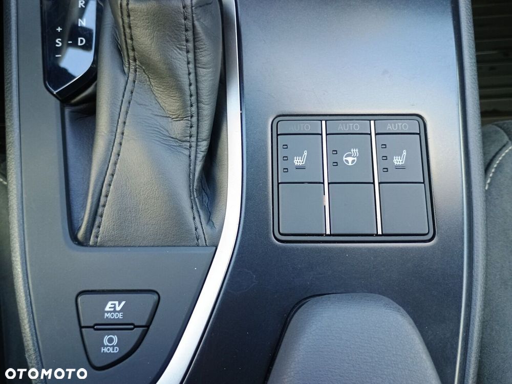 Lexus UX 250h GPF Business 2WD - 17