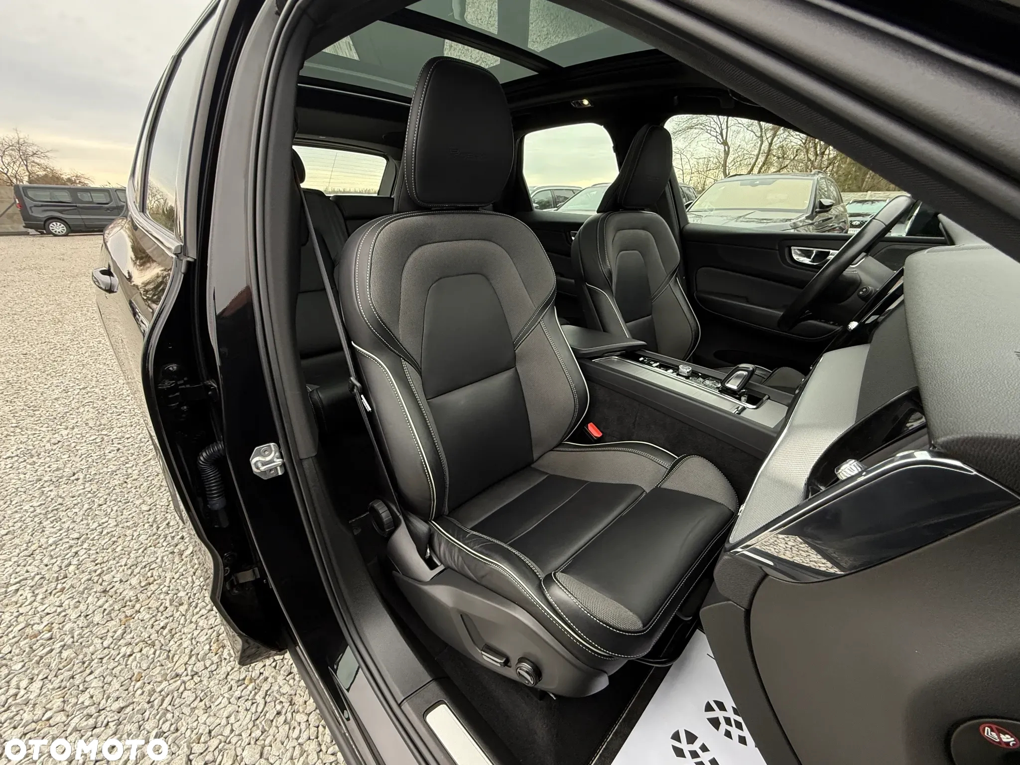 Volvo XC 60 T8 Plug-In Hybrid AWD R-Design - 36