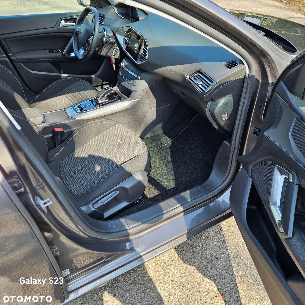 Peugeot 308 BlueHDi 130 EAT8 Allure - 25