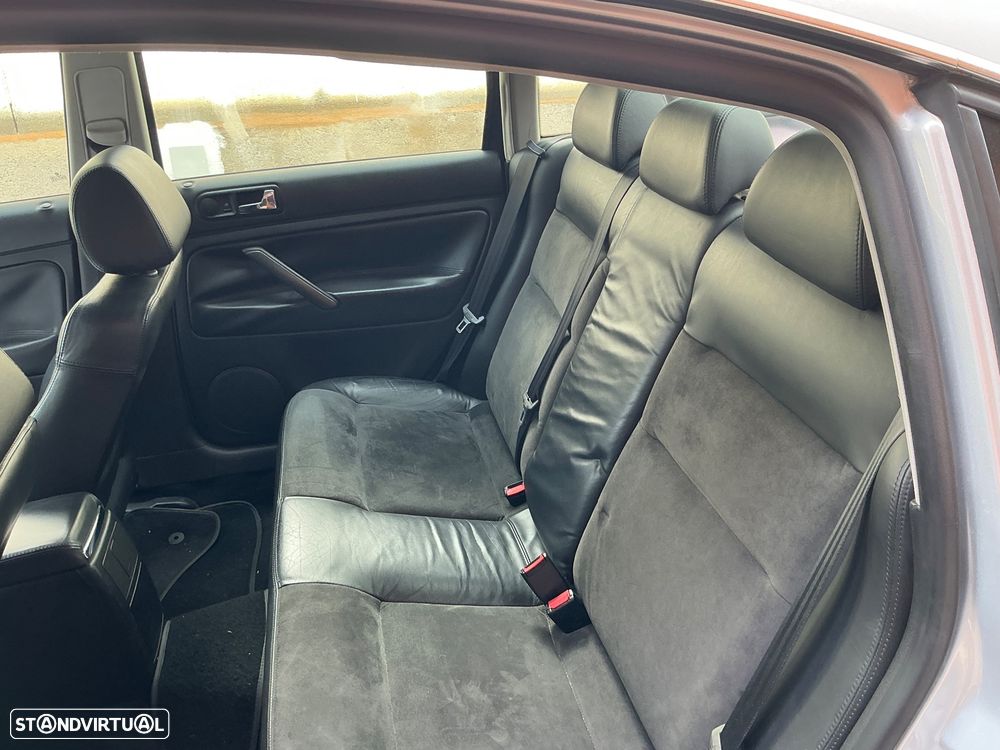 VW Passat 1.9 TDi Highline - 7