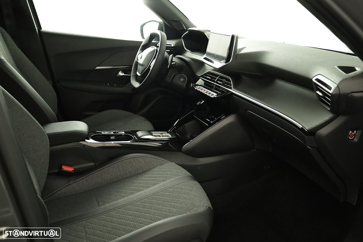 Peugeot 2008 1.2 PureTech Allure EAT8 - 20