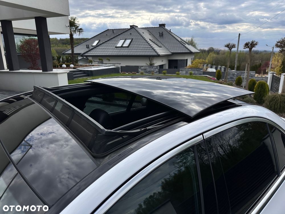 Mercedes-Benz Klasa E 200 4-Matic 9G-TRONIC - 12