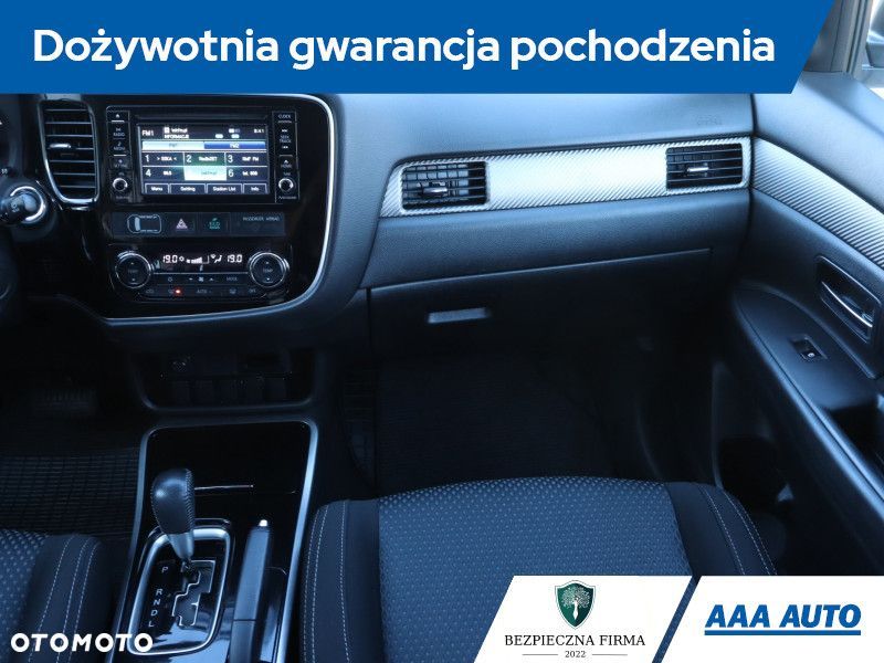 Mitsubishi Outlander - 10