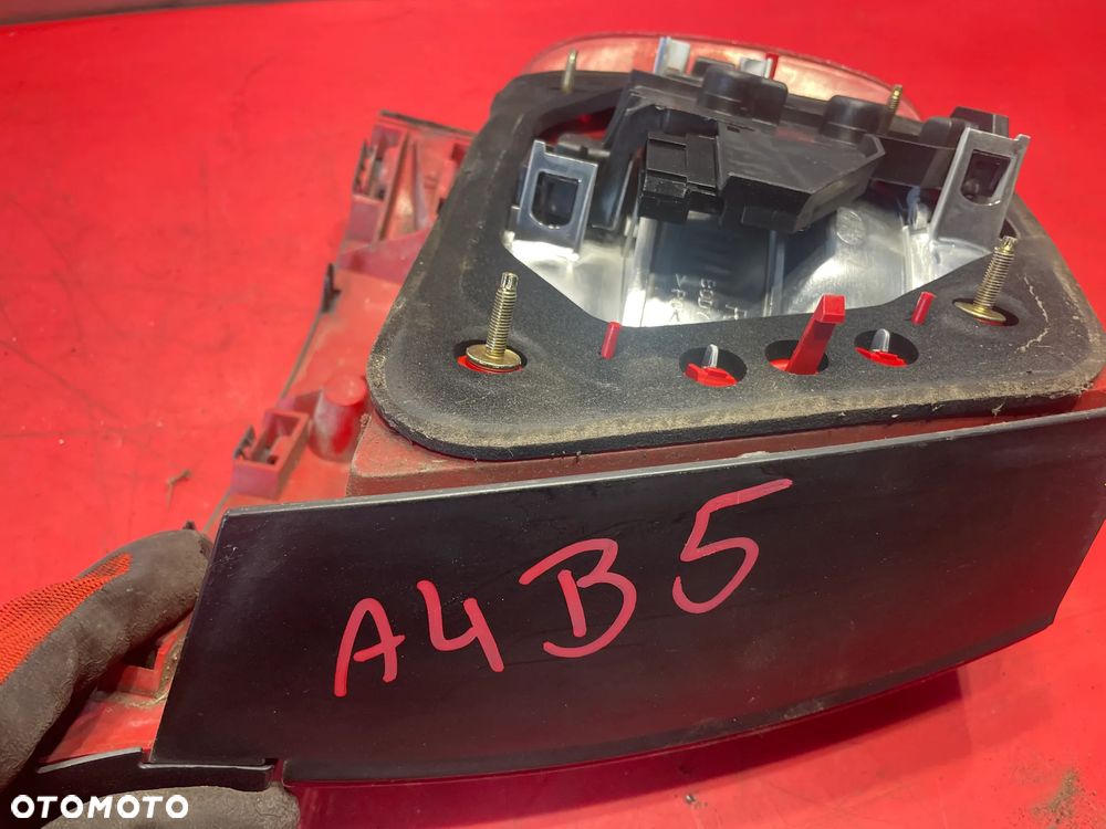 LAMPA PRAWY TYŁ AUDI A4 B5 - 4