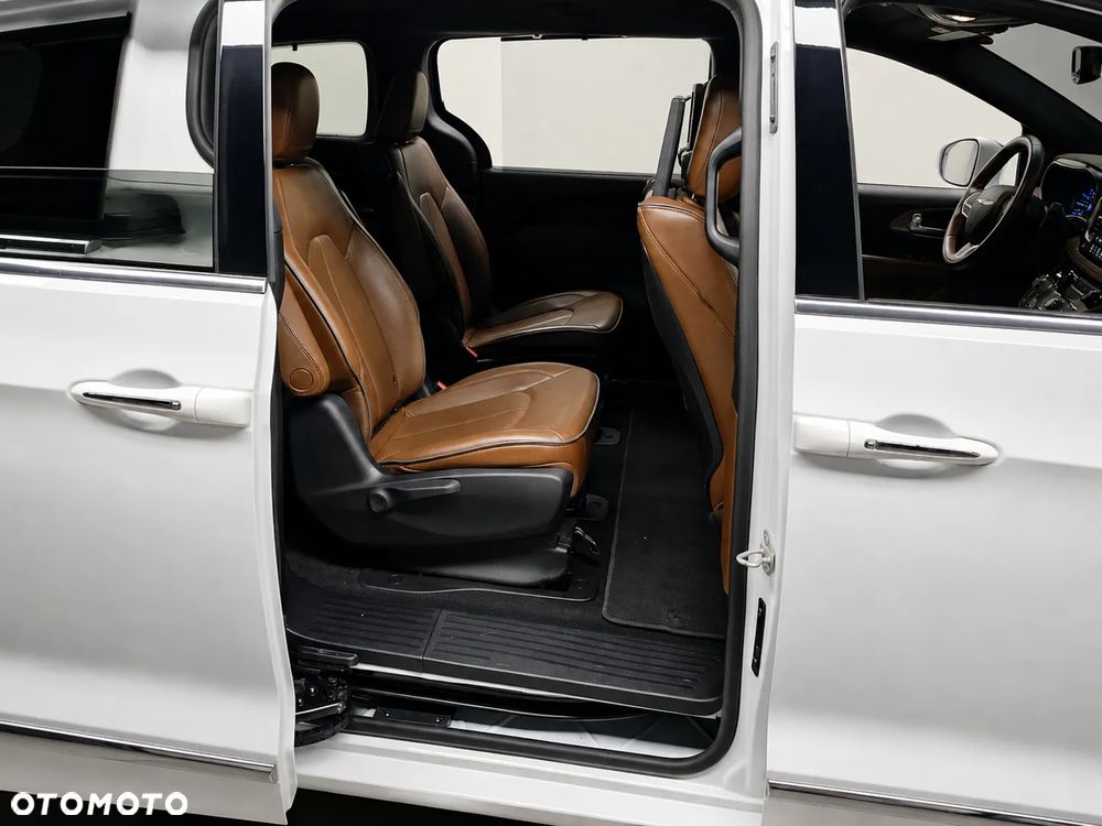 Chrysler Pacifica - 13
